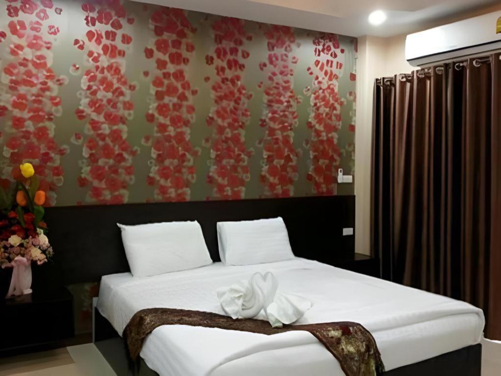 Le Parc Wangnang Hotel Пхитсанулок Экстерьер фото