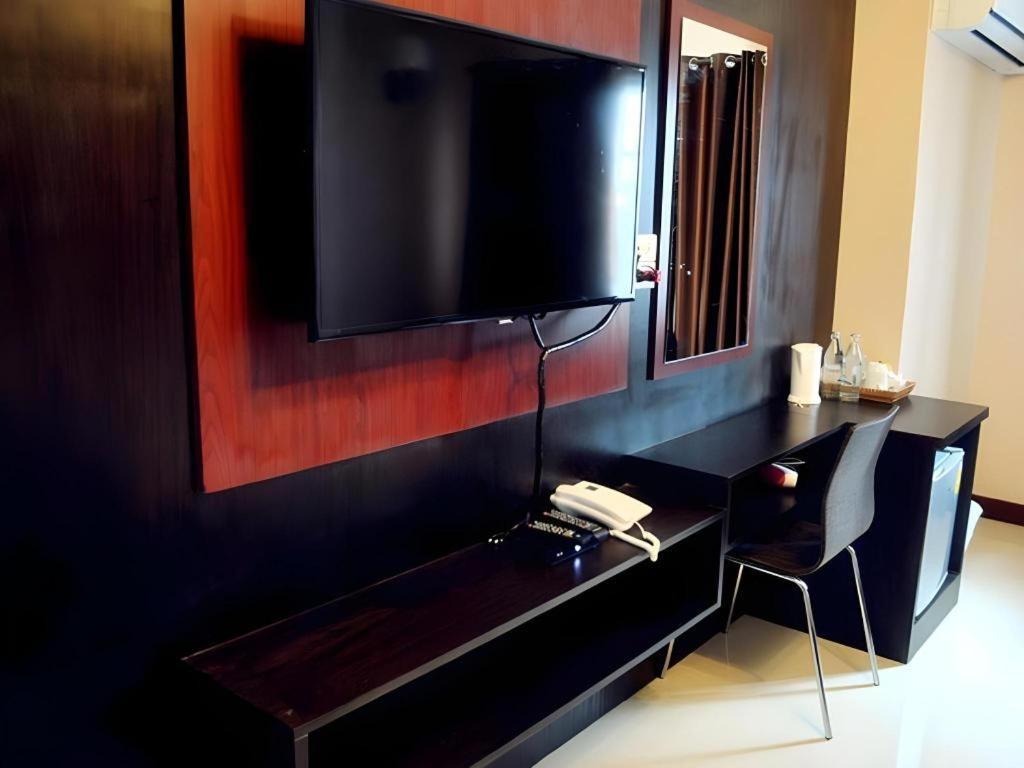 Le Parc Wangnang Hotel Пхитсанулок Экстерьер фото