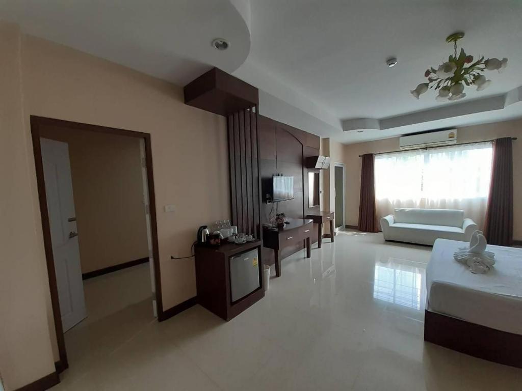 Le Parc Wangnang Hotel Пхитсанулок Экстерьер фото