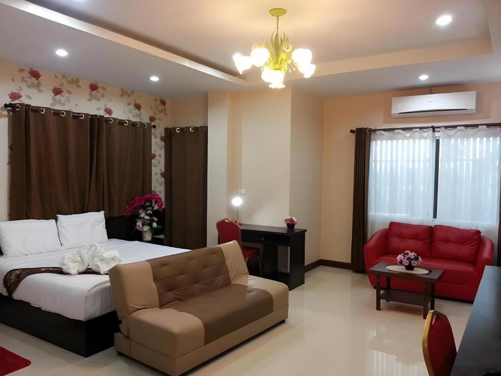 Le Parc Wangnang Hotel Пхитсанулок Экстерьер фото