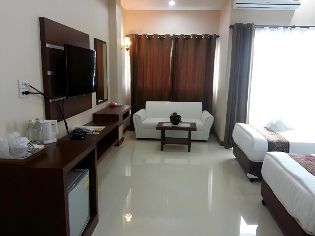 Le Parc Wangnang Hotel Пхитсанулок Экстерьер фото