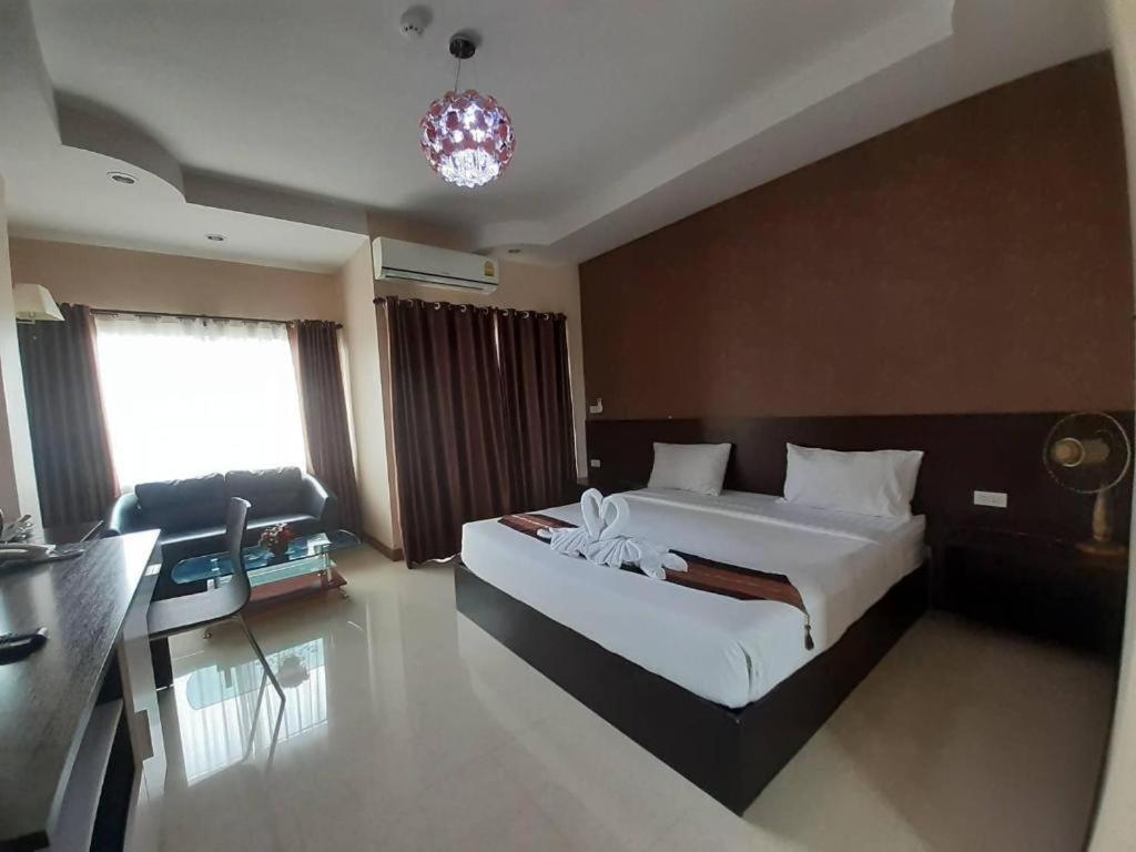 Le Parc Wangnang Hotel Пхитсанулок Экстерьер фото