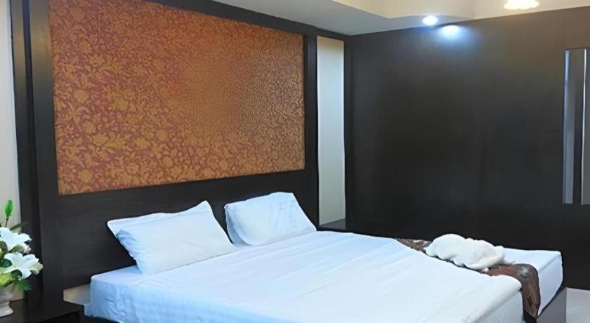 Le Parc Wangnang Hotel Пхитсанулок Экстерьер фото