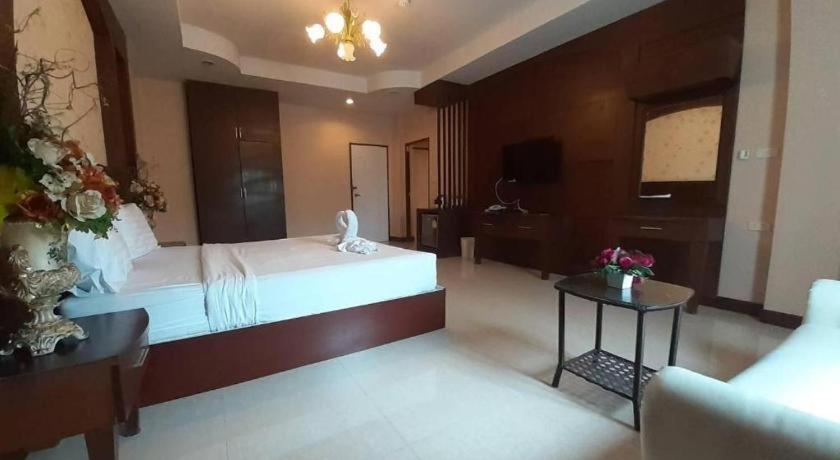 Le Parc Wangnang Hotel Пхитсанулок Экстерьер фото